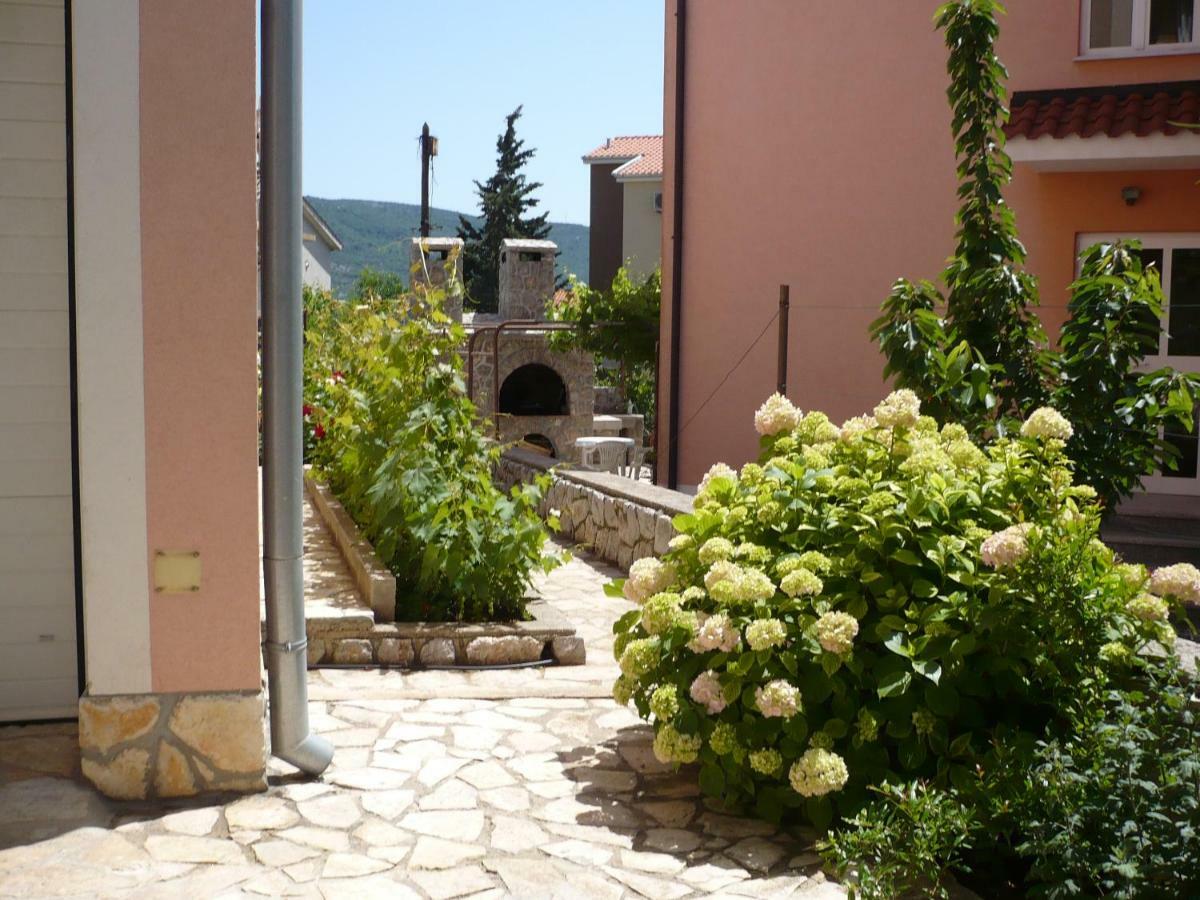 Apartments Vitkovic Cres Exterior photo